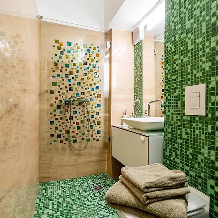 Downtown Wabi-sabi Loft Terrace&jacuzzi Old Town Apartment Bucharest