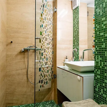 Downtown Wabi-sabi Loft Terrace&jacuzzi Old Town Apartment Bucharest