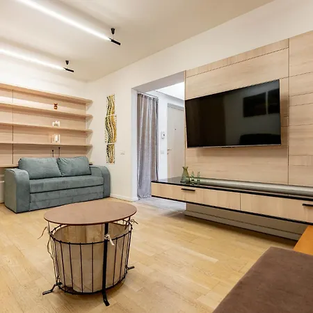 Downtown Wabi-sabi Loft Terrace&jacuzzi Old Town * Bucharest