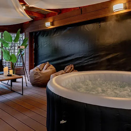 דירה Downtown Wabi-sabi Loft Terrace&jacuzzi Old Town בוקרשט