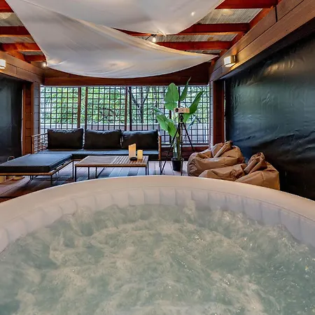 Downtown Wabi-sabi Loft Terrace&jacuzzi Old Town Apartament