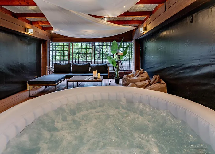 Downtown Wabi-sabi Loft Terrace&jacuzzi Old Town Apartament