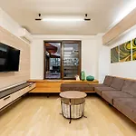 Apartman Downtown Wabi-sabi Loft Terrace&jacuzzi Old Town *